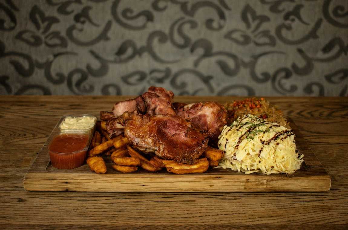 Najbolja kolenica u gradu, Irish pub red cow.